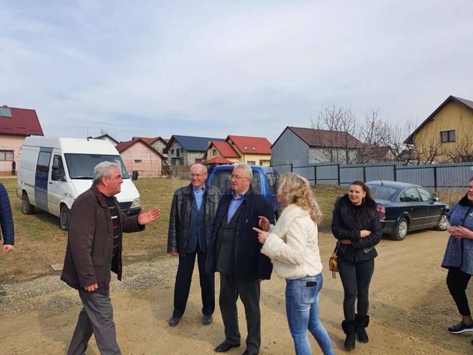 Ion Lungu, împreună cu specialiștii din Primărie, la discuții cu locuitorii din zonă