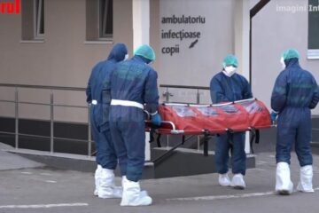 Bărbatul în vârstă de 71 de ani, din Suceava, a fost confirmat pozitiv pentru coronavirus în data de 4 martie a.c..