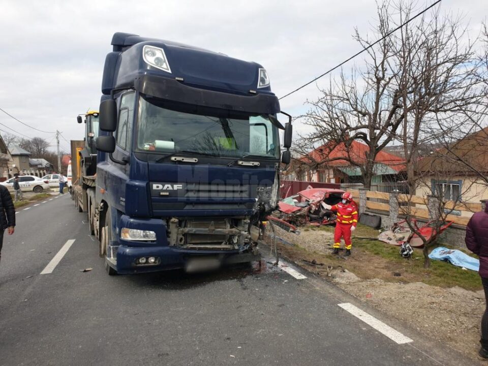 Accidentul ar fi fost provocat de șoferul vehiculului greu