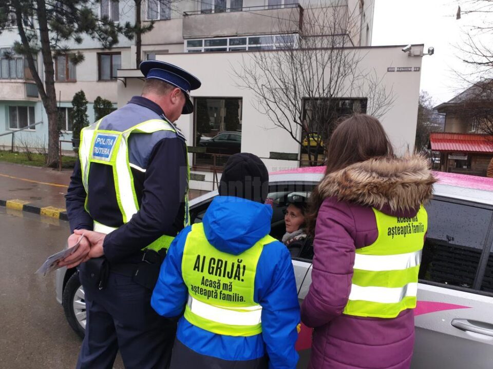 Polițiști, alături de copii, voluntari, în trafic, de 8 martie