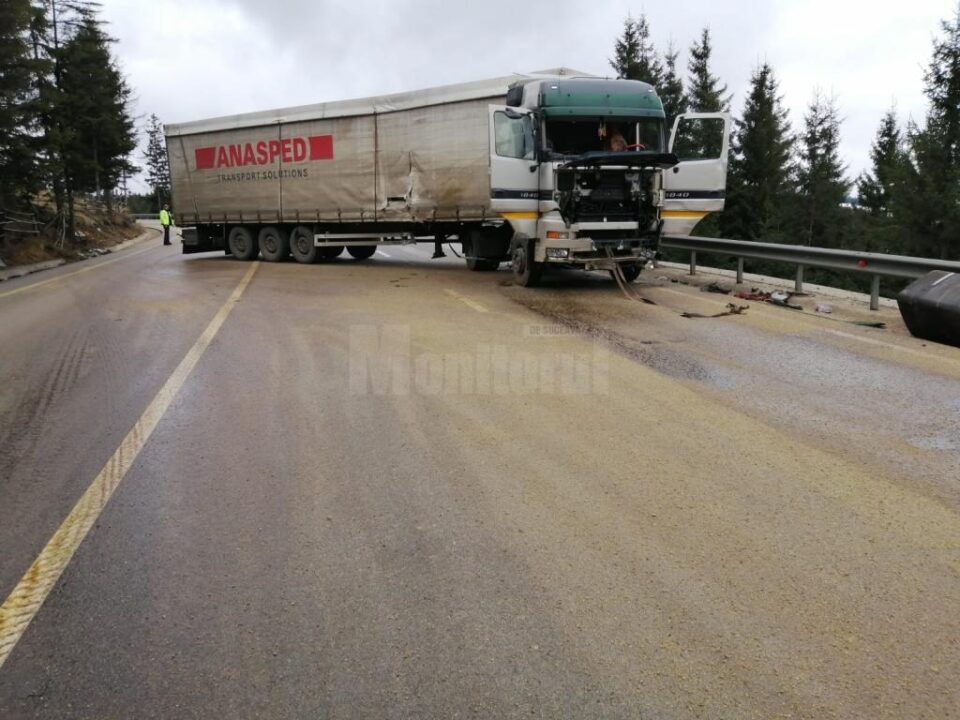 Tir implicat într-un accident pe Mestecăniș