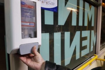Distribuitoare de dezinfectant sunt montate în autobuzele TPL, pentru a limita răspândirea gripei și a coronavirusului