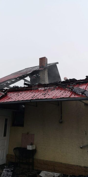 Două incendii au distrus locuințele unor familii din Fundu Moldovei și Bădeuți
