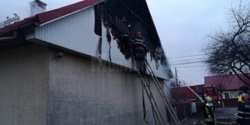 Două incendii au distrus locuințele unor familii din Fundu Moldovei și Bădeuți