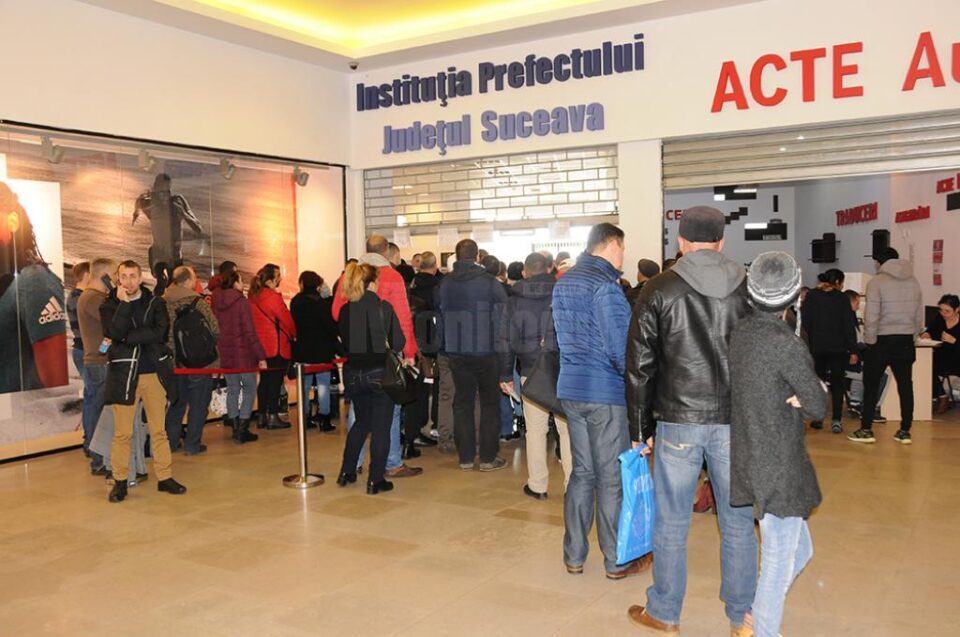 Pentru evitarea aglomerărilor la permise și înmatriculări, în următoarele 20 de zile programările se vor face doar online Pentru evitarea aglomerărilor la permise și înmatriculări, în următoarele 20 de zile programările se vor face doar online
