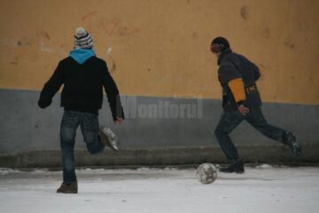 Peste 7.500 de copii suceveni au părinți plecați „afară”