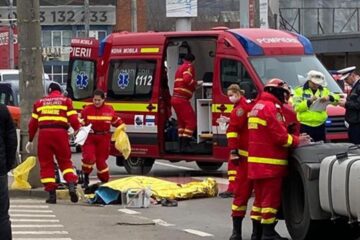 Bătrână accidentată mortal de un tir, pe trecerea de pietoni din fața Shopping City