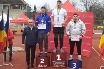 Podiumul probei de aruncare a discului, cu Alin Firfirică și Ștefan Mura pe primele două poziții