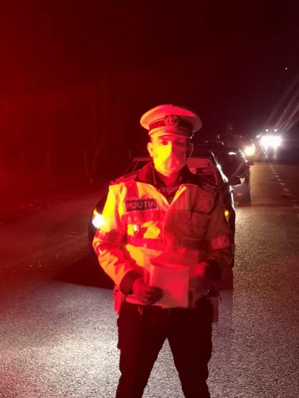 Polițiștii au preluat de la granițele județului în jur de 50 de mașini cu români și moldoveni care se întorc acasă