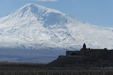 Muntele Ararat, văzut din Armenia