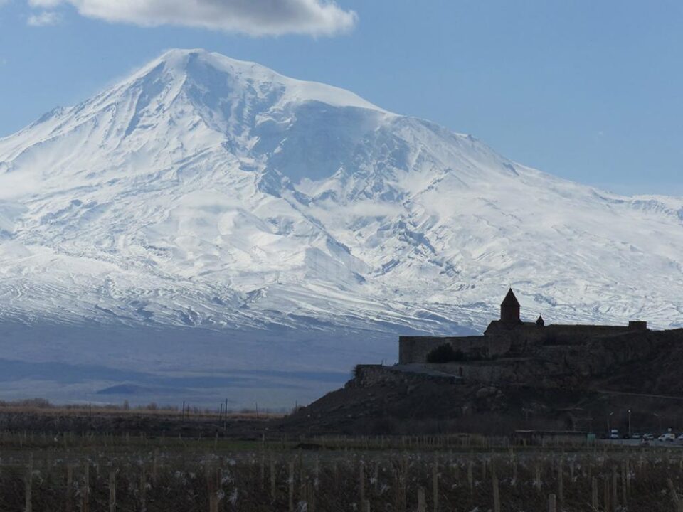 Muntele Ararat, văzut din Armenia