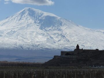 Muntele Ararat, văzut din Armenia