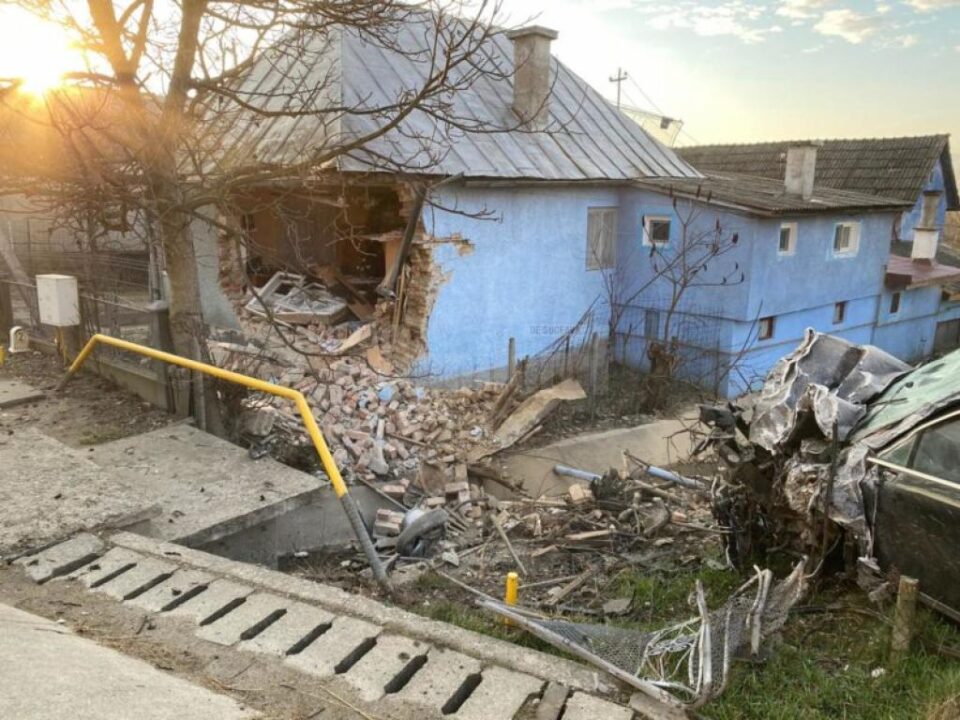 În autoturism se aflau patru suceveni