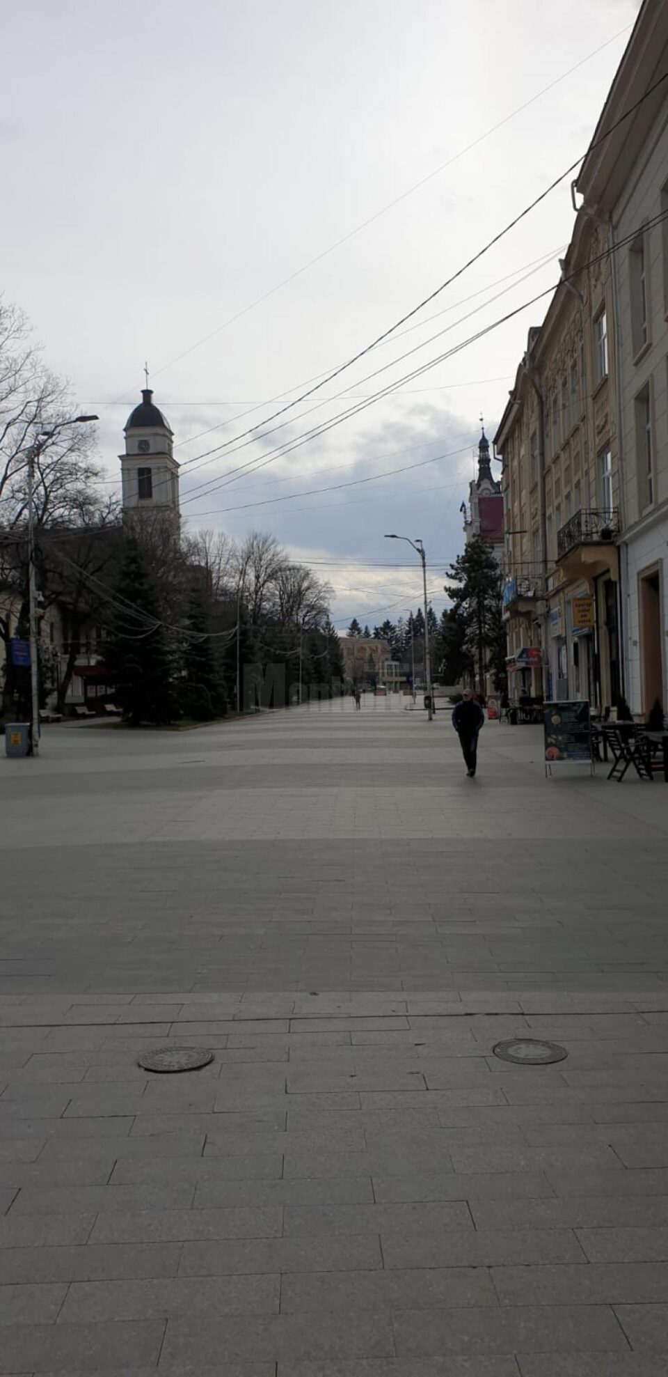 Mult mai puțini suceveni pe străzi. Centrul Sucevei era aproape pustiu