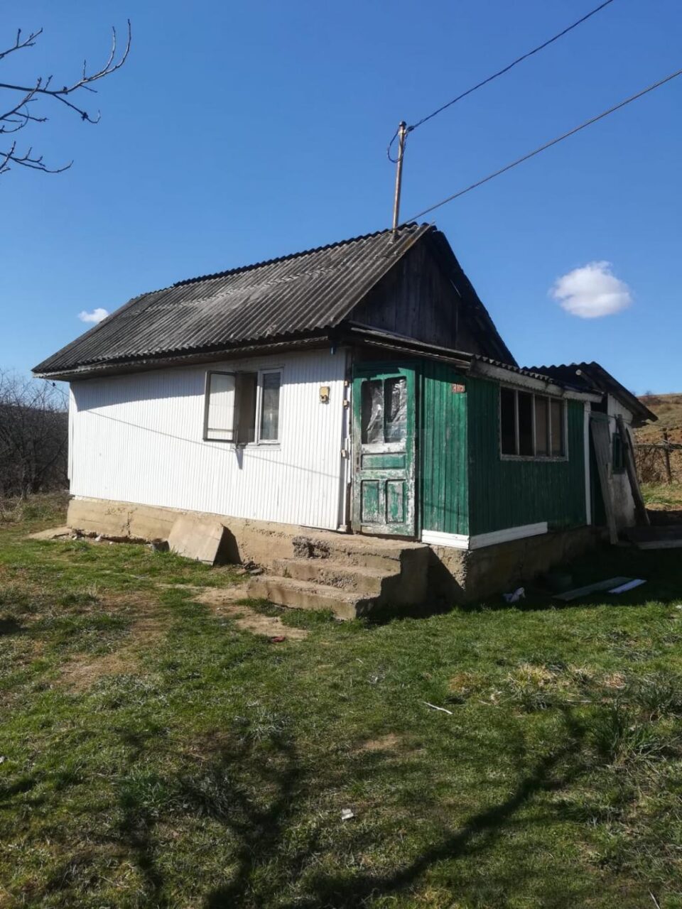 Bătrână intoxicată cu fum și cu arsuri la un picior după ce casa în care locuia a luat foc Bătrână intoxicată cu fum și cu arsuri la un picior după ce casa în care locuia a luat foc