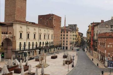 Piazza Erbè Verona goală