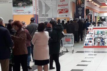 Coadă la Carrefour