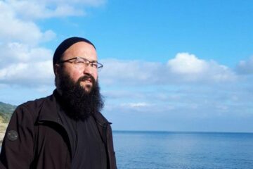 Părintele Visarion Alexa: „Vom trece peste încercarea aceasta cu credință, cu dragoste și grijă unii față de alții”