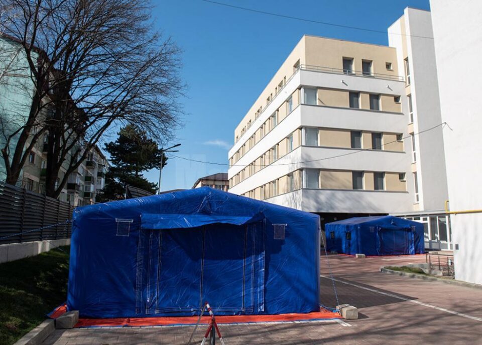 Corturi pentru triajul avansat la Spitalul de Urgență Suceava