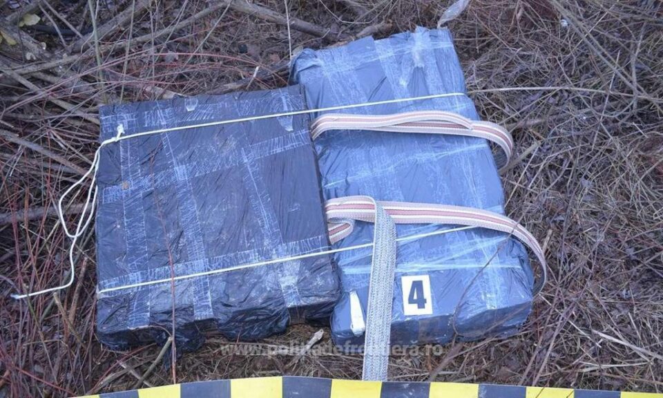 Un echipaj de la SPF Vicovu de Sus a reținut un tânăr care „se rătăcise” cu peste 6.000 de pachete de țigări de contrabandă
