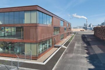 EGGER, care are o fabrică cu 900 de angajați la Rădăuți, a suspendat total relațiile comerciale cu un furnizor de material lemnos, ca urmare a sesizării unui transport suspect