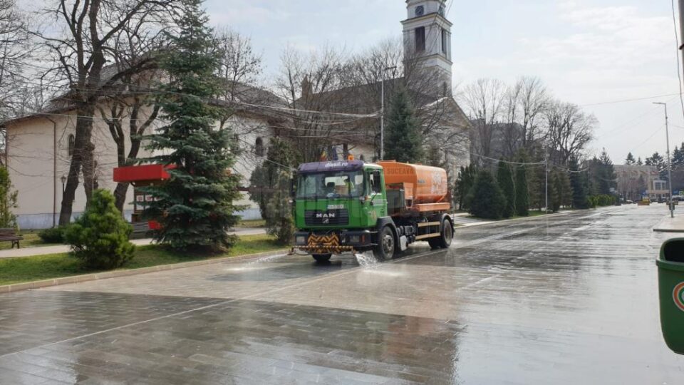 Ample acțiuni de dezinfecție în locurile publice din municipiul Suceava 2