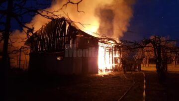 Focul a fost stins după aproape trei ore de muncă a pompierilor