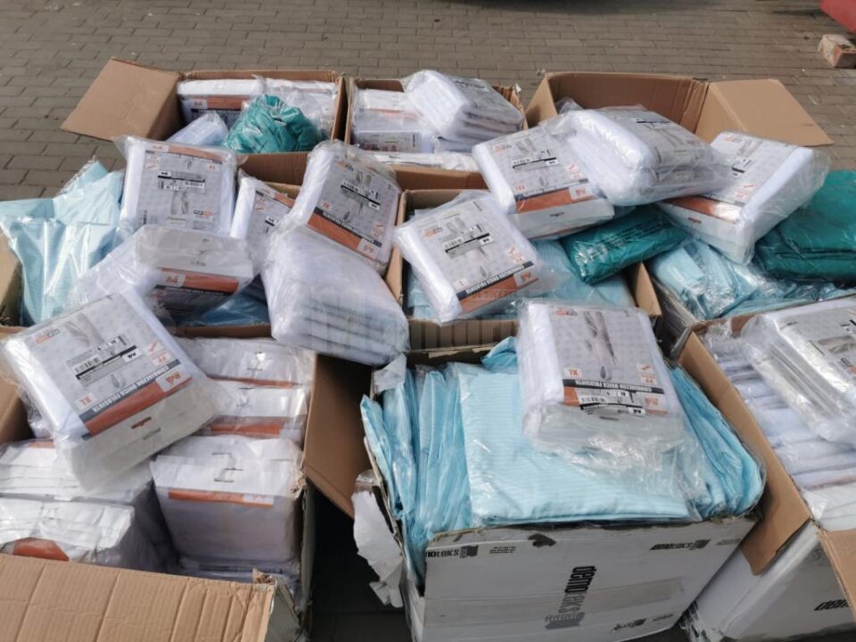 Prima tranșă din materialele sponsorizate de omul de afaceri Gigi Becali au ajuns deja la Spitalul Municipal Rădăuți Prima tranșă din materialele sponsorizate de omul de afaceri Gigi Becali au ajuns deja la Spitalul Municipal Rădăuți