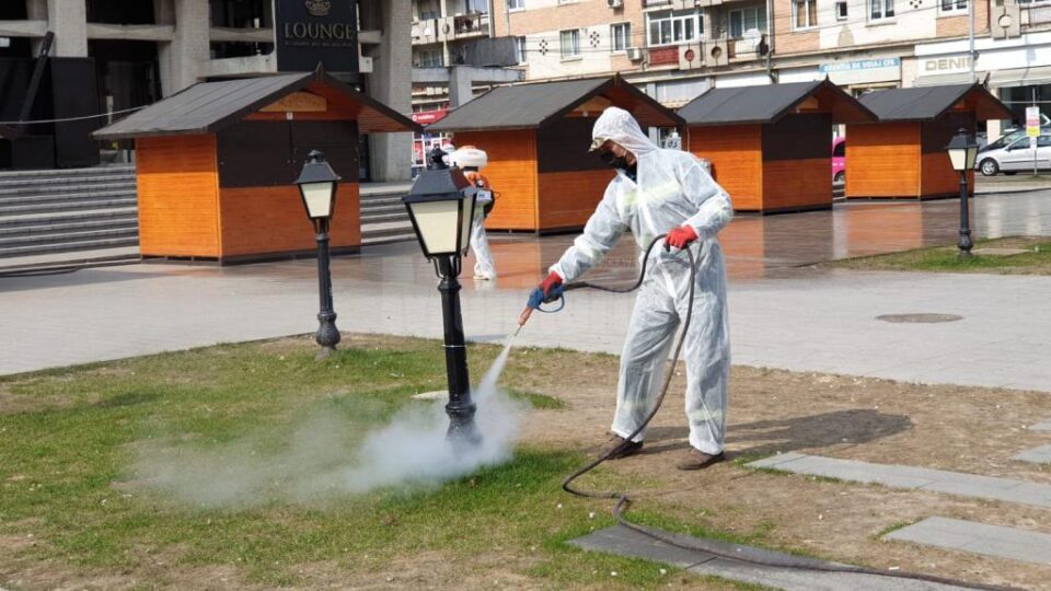 Ample acțiuni de dezinfecție în locurile publice din municipiul Suceava 4