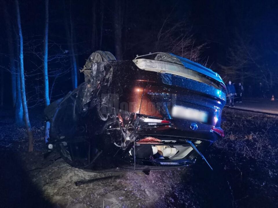 Pompierii militari l-au găsit decedat pe șofer