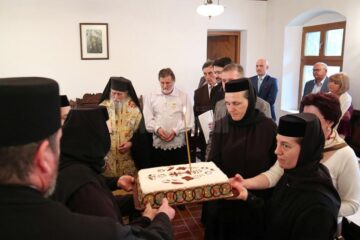 De ce colivă, colaci și vin la pomenirea celor adormiți?