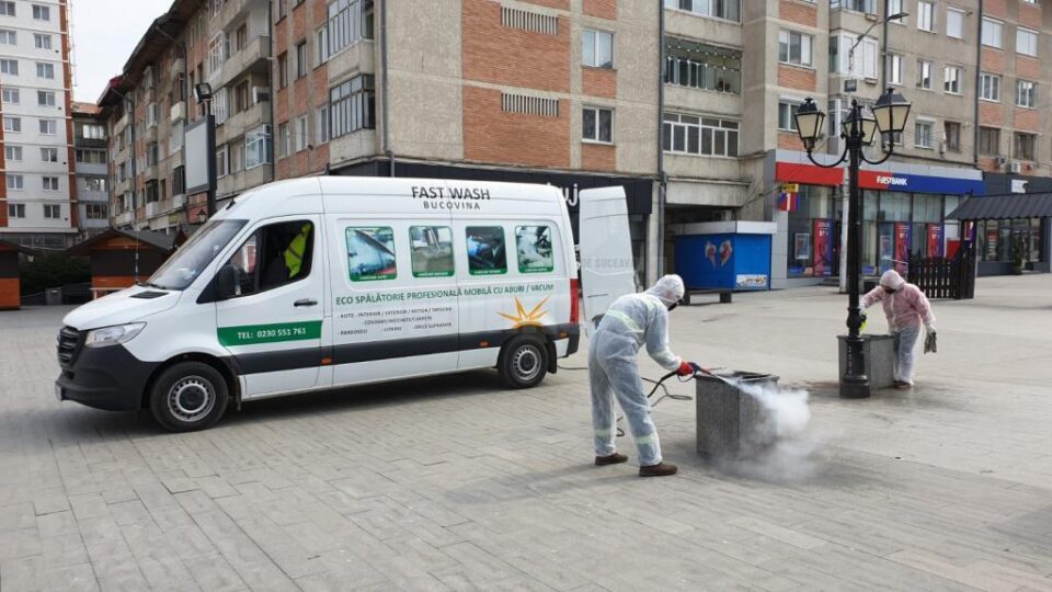 Ample acțiuni de dezinfecție în locurile publice din municipiul Suceava – Foto: Ștefan Macedon Gheorghiță