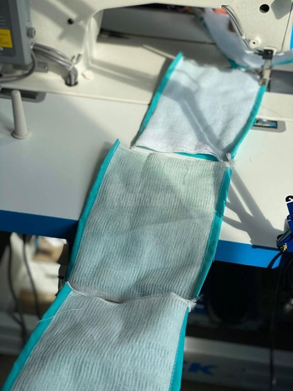 Un atelier de croitorie din Fălticeni confecționează gratuit măști pentru angajații din sistemul sanitar