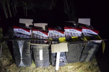 Mercedes încărcat cu țigări de contrabandă, de aproape 25.000 de euro, abandonat la Falcău