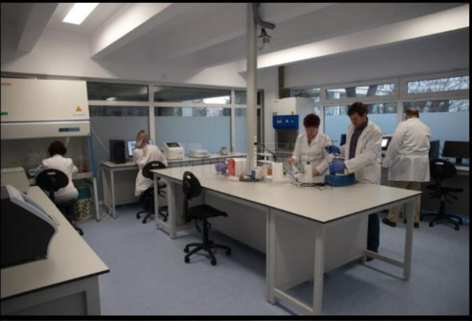 Prorectorul Mihai Dimian: Au fost transferate către Spitalul Județean echipamentele liniei de testare pentru COVID-19