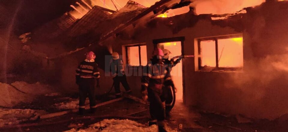Interventia pompierilor a durat aproape 7 ore