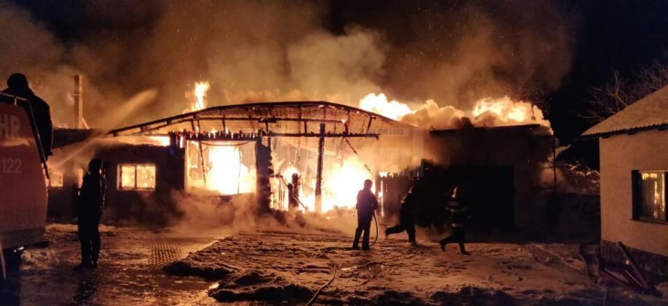 Anexele au fost cuprinse de flacari, pagubele inregistrate fiind foarte mari