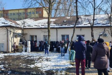 Revoltător: Îmbulzeală la testarea pentru coronavirus a angajaților Spitalului Județean Suceava
