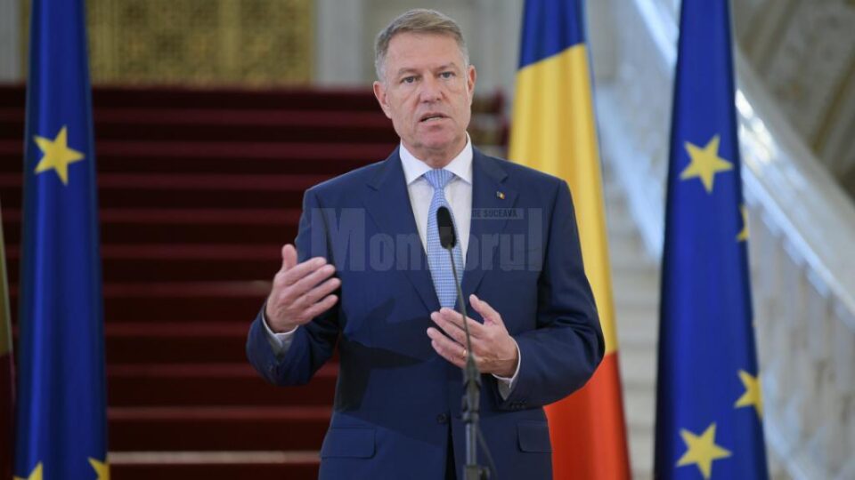Klaus Iohannis anunță că restricțiile de circulație a persoanelor devin obligatorii pe tot parcursul zilei Klaus Iohannis anunță că restricțiile de circulație a persoanelor devin obligatorii pe tot parcursul zilei
