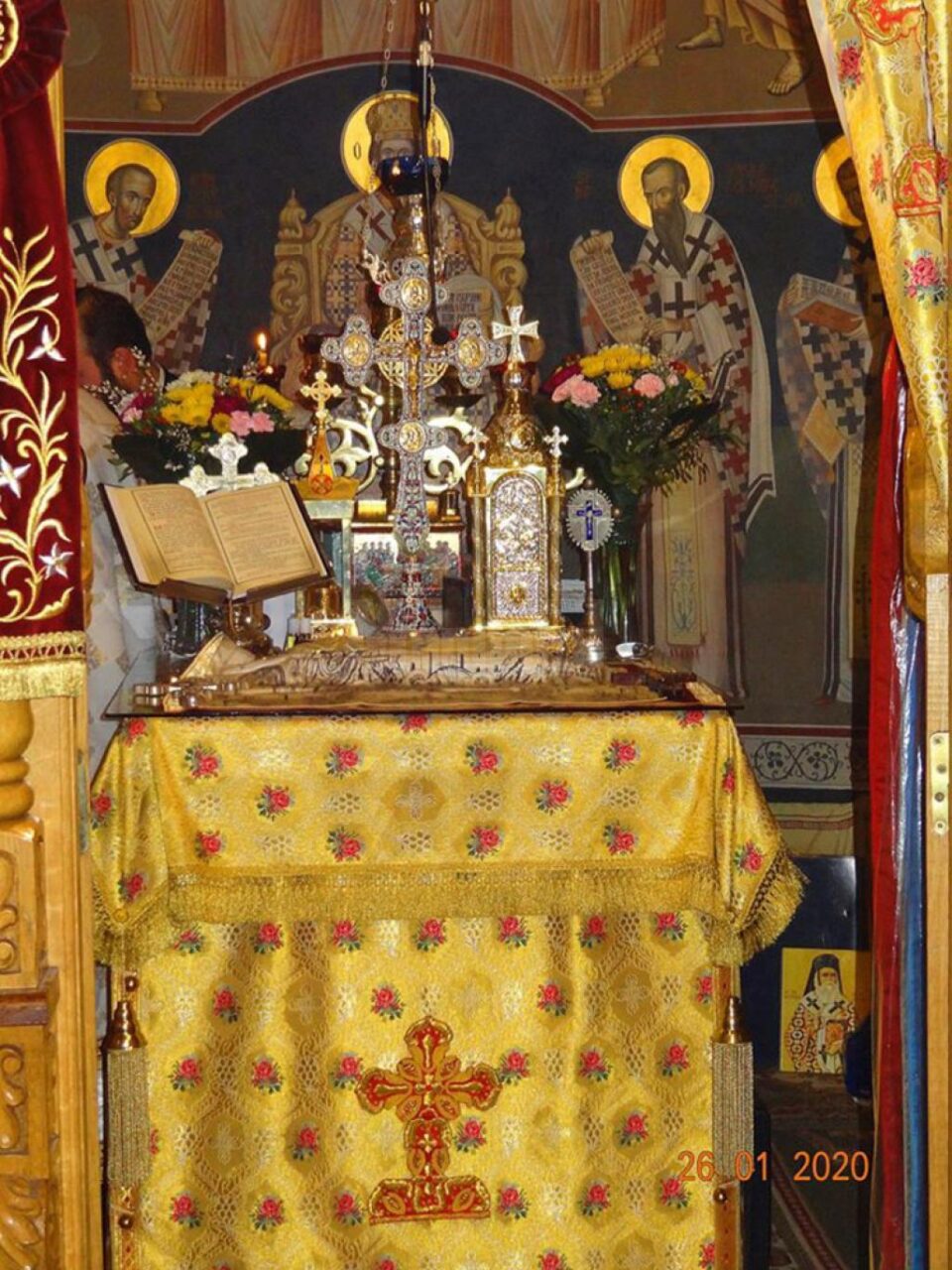 Rugăciune comună, însoțită de sunetul clopotelor, în mijlocul zilei de Buna Vestire
