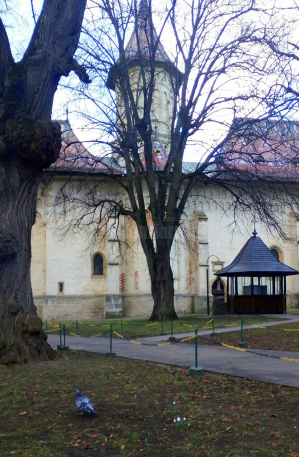 Rugăciune comună, însoțită de sunetul clopotelor, în mijlocul zilei de Buna Vestire