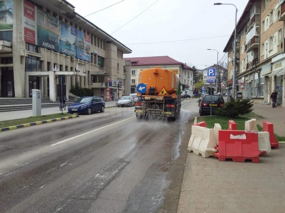 Actiunile de dezinfectie pentru stoparea răspândirii COVID-19 au fost intensificate în Suceava 1
