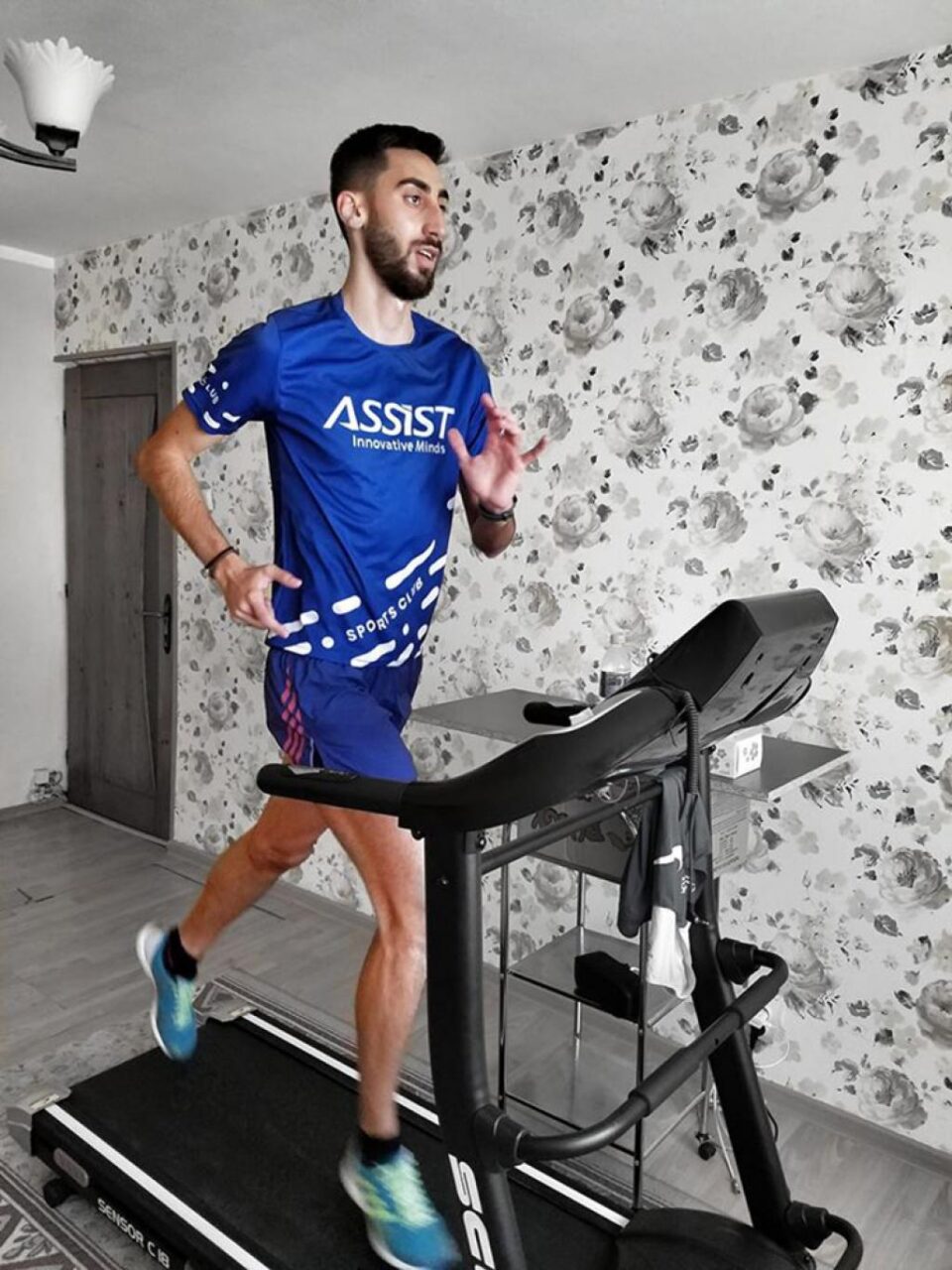 Andrei Gafița se pregătește pentru Olimpiadă în propriul apartament