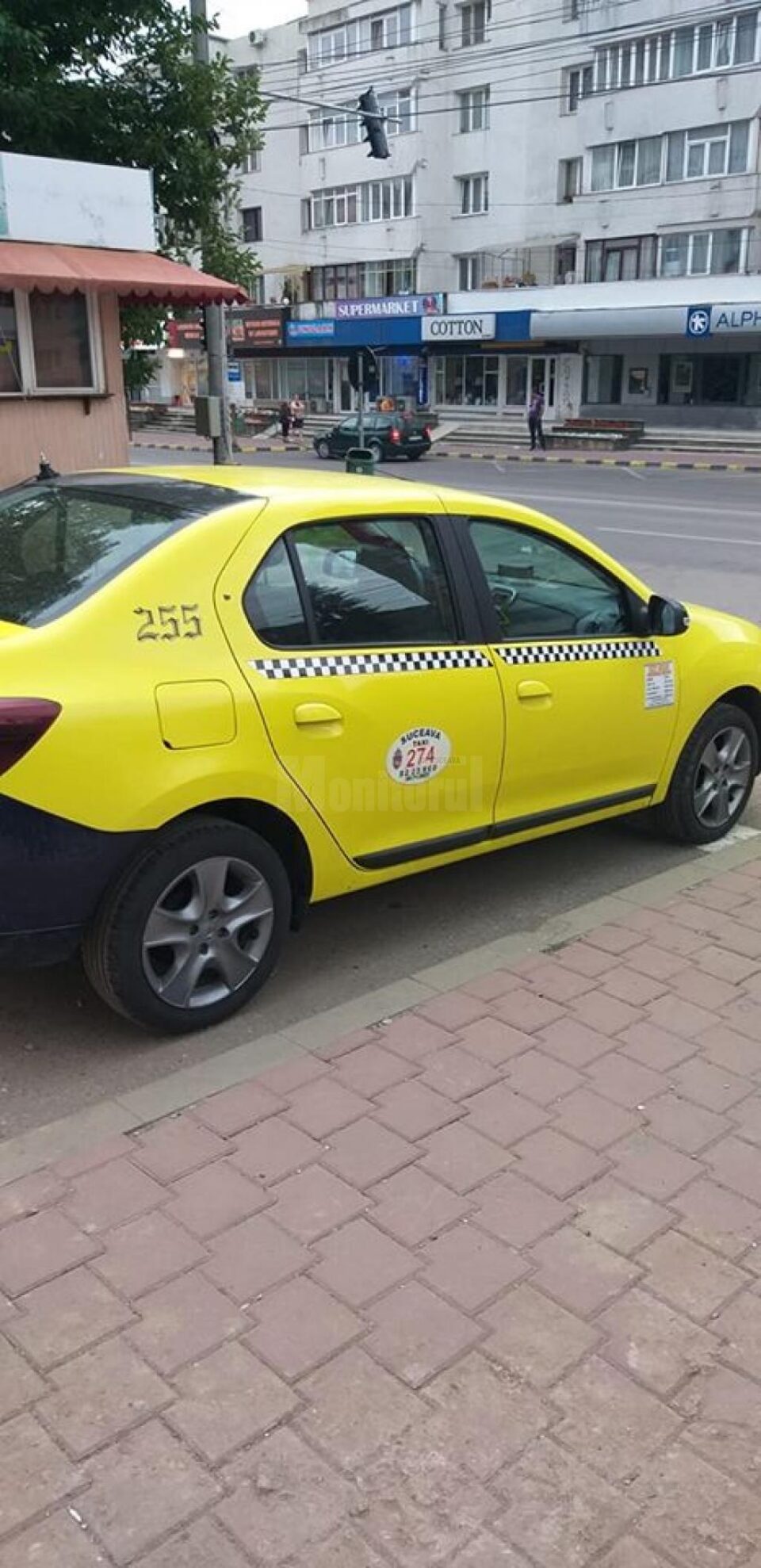 Un taximetrist se oferă să le facă cumpărăturile persoanelor în vârstă care nu se pot deplasa la magazine