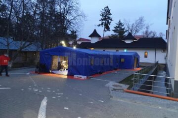Corturile de triaj de la spitalul vechi din Suceava au fost instalate