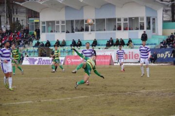 Execuție acrobatică a lui Vraciu pe când îmbraca tricoul Forestei