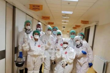 ISU Suceava distribuie 2.360 de combinezoane de protecție la spitalele din județ, Ambulanță și DSP