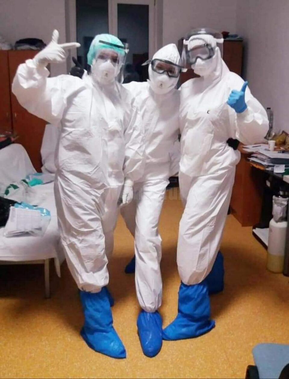 ISU Suceava distribuie 2.360 de combinezoane de protecție la spitalele din județ, Ambulanță și DSP ISU Suceava distribuie 2.360 de combinezoane de protecție la spitalele din județ, Ambulanță și DSP