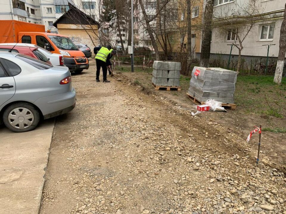 81 de locuri de parcare sunt în curs de amenajare odată cu modernizarea străzii Ion Neculce