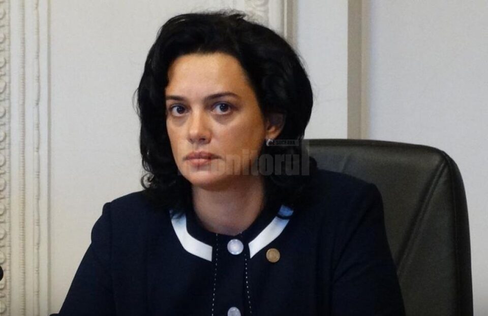 Angelica Fădor: PNL a depus un amendament pentru impozitarea pensiilor speciale și alocarea banilor în lupta anti-Covid Angelica Fădor: PNL a depus un amendament pentru impozitarea pensiilor speciale și alocarea banilor în lupta anti-Covid